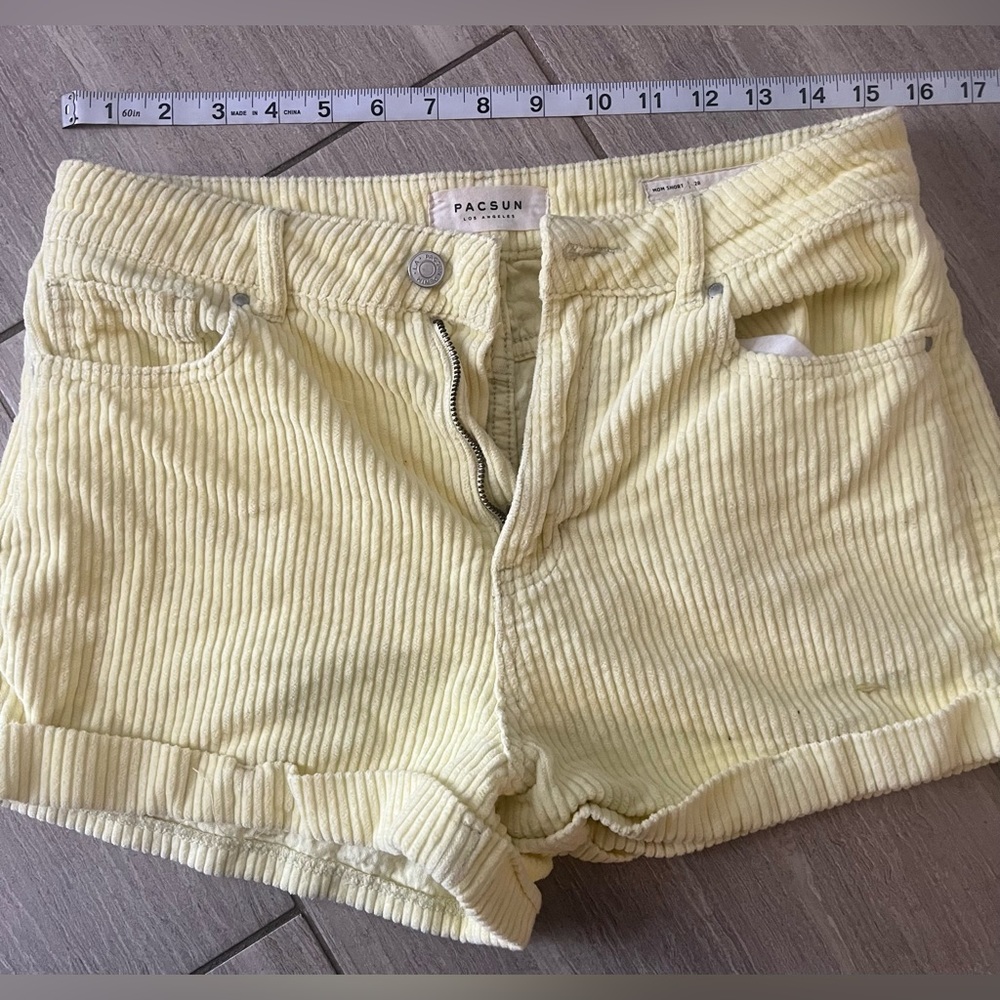 Yellow pacsun mom shorts size 28